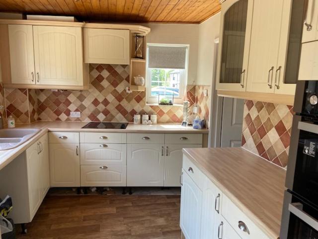 Holiday home 37 The Street, Weeley, Clacton On Sea, Essex Co16 9jd *